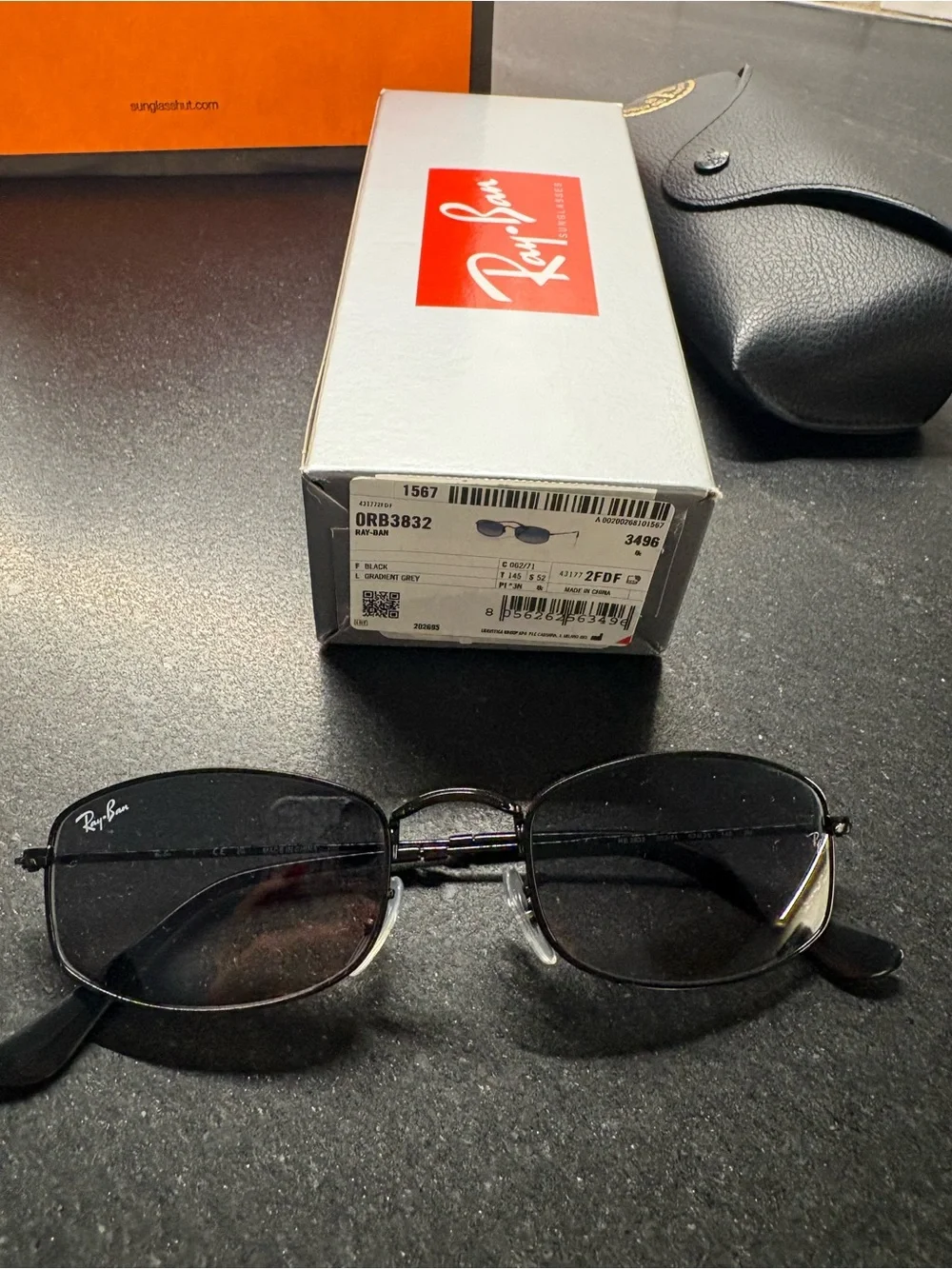 Ray-Ban Black Metal Oval Sunglasses with Dark Lenses